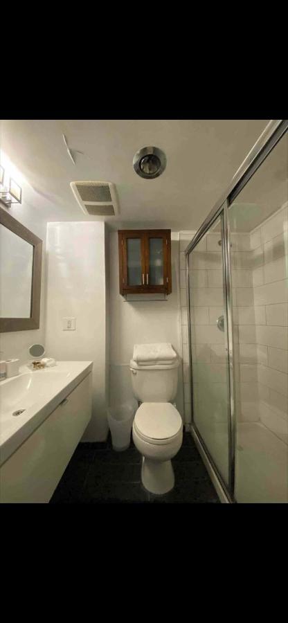 Cozy Vancouver Condo Экстерьер фото